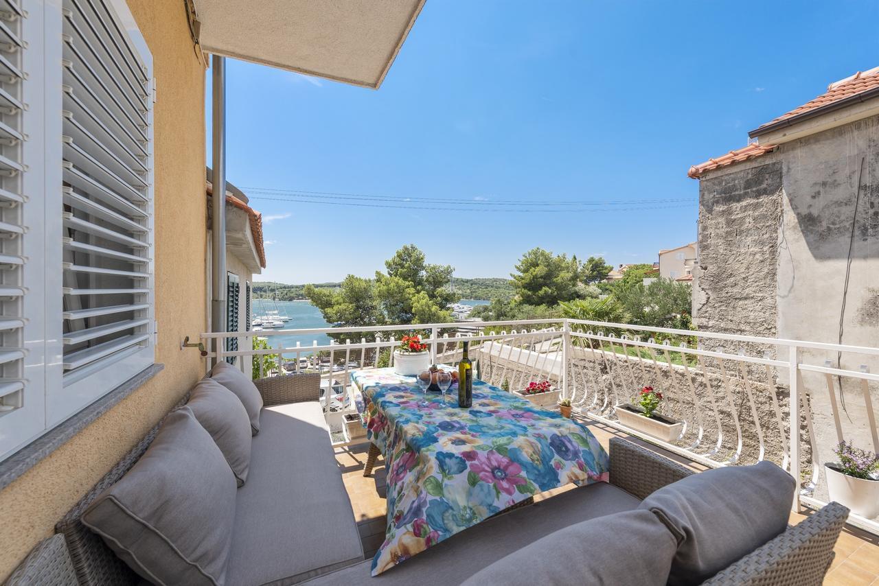 Apartments Tara, Sibenik - Mandalina Exterior photo